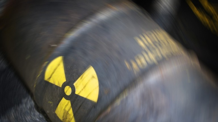 Woman casually leaves URANIUM WASTE at city dumpster, sparks radiation scare