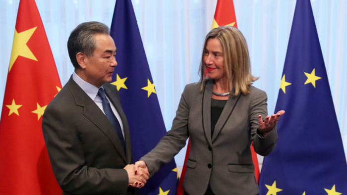 El ministro de Exteriores de China califica como "anormales e inmorales" las acusaciones contra Huawei