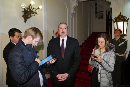   Presidente Ilham Aliyev concede entrevista a la agencia de noticias rusa TASS en Viena  