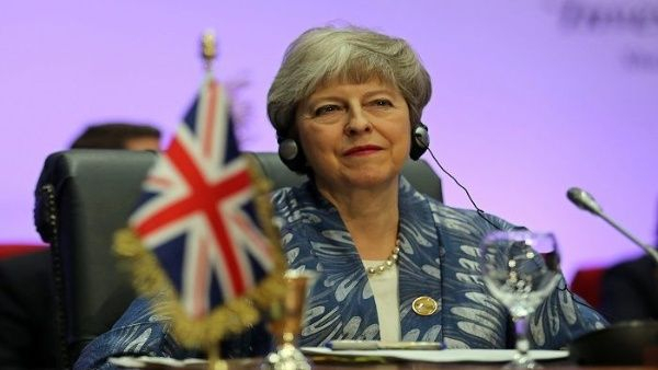 Legisladores ofrecen términos para respaldar a May en brexit
