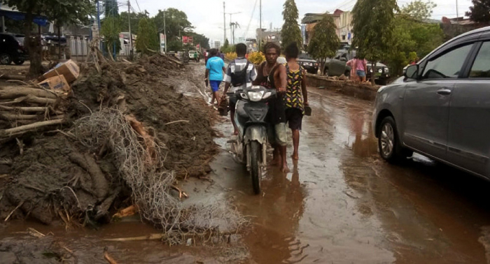 Indonesia eleva la cifra de muertos por inundaciones en Papúa