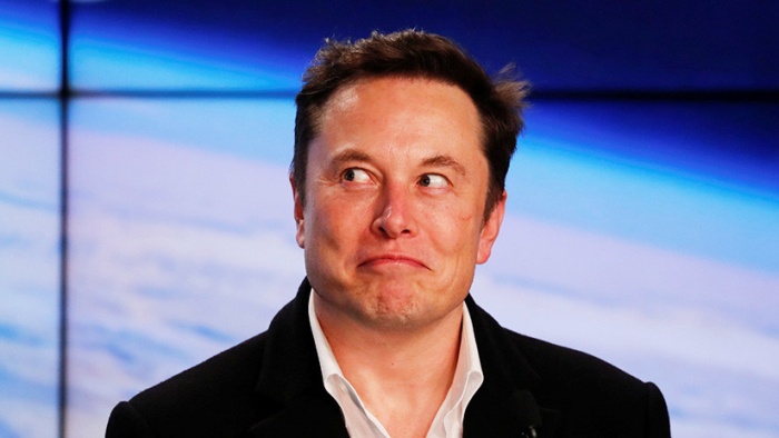 Elon Musk podría perder su autorización de seguridad tras fumar marihuana durante un 
