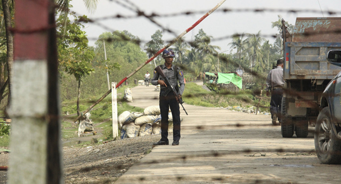 Insurgentes matan a una decena de policías birmanos en Rakáin