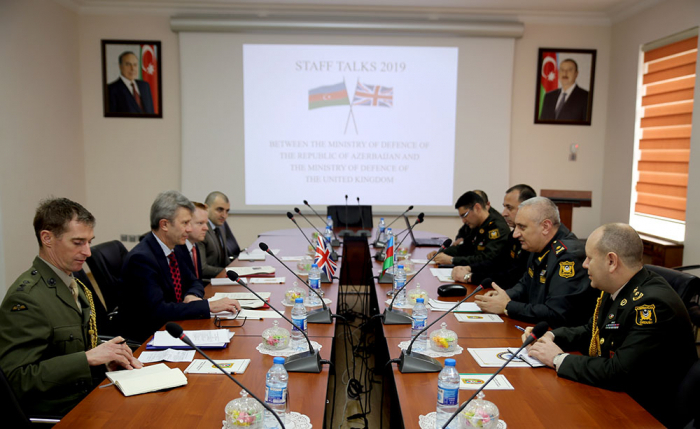  اذربيجان وبريطانيا توقع خطة عسكرية 