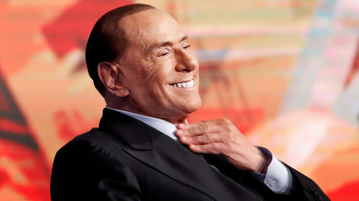  Hospitalizan al ex primer ministro italiano Silvio Berlusconi 