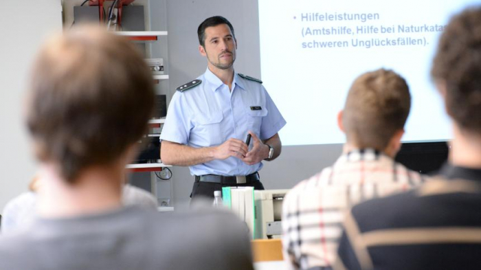 Bundeswehr soll aus Berliner Schulen verbannt werden