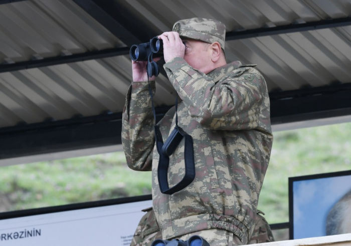  Presidente Ilham Aliyev observa preparación de combate de las fuerzas especiales- FOTOS  