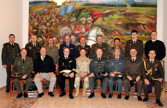   Les attachés de défense des pays étrangers ont visité l’Académie militaire à Bakou  