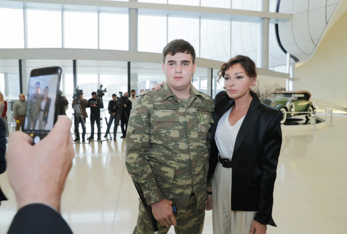   First VP Mehriban Aliyeva meets servicemen supplied with high-tech prostheses  