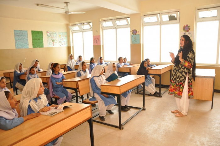   Pakistan: Heydar Aliyev Stiftung schickt Geschenke zur Mädchenschule Rara in Muzaffarabad  