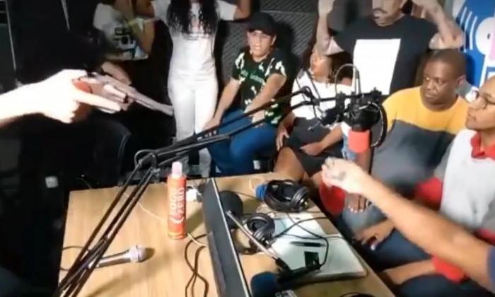   Brazilian radio show robbed live on the internet-  NO COMMENT    
