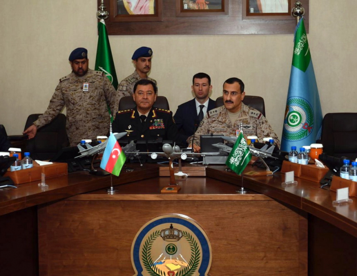  Chef des aserbaidschanischen Generalstabs trifft den Befehlshaber der Royal Saudi Air Force 