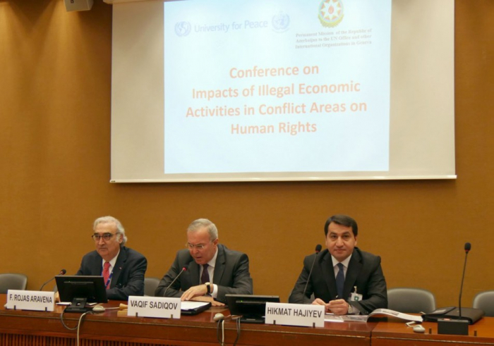   Hikmat Hajiyev nimmt an der Konferenz in Genf teil  