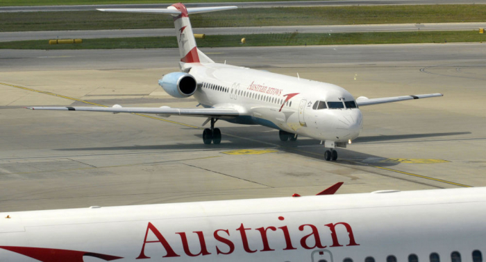 Vermummte überfallen österreichisches Flugzeug und erbeuten Millionen Euro