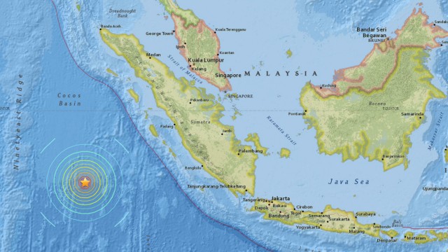 Ein Erdbeben der Stärke 6,8 hat sich am Freitag vor der indonesischen Küste ereignet, wie die Europäische Erdbebenwarte EMSC mitteilte.