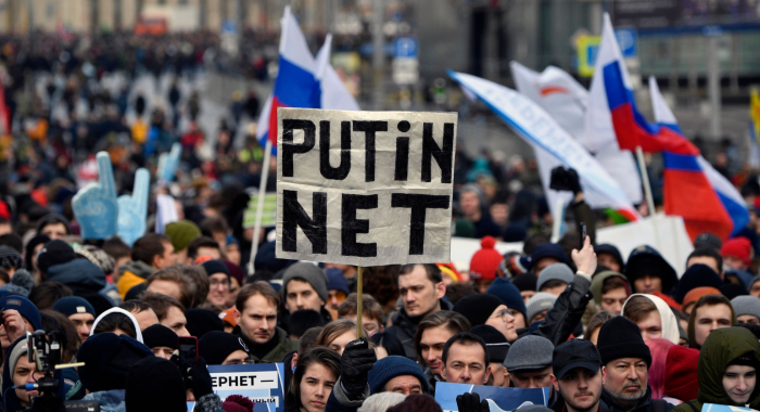 Rusia aprueba la ley que refuerza su capacidad de censura en Internet
