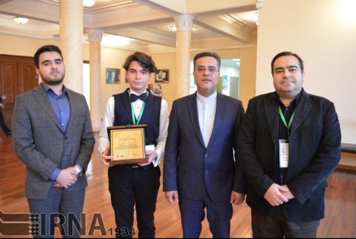   Joven iraní, galardonado con el primer premio de Piano del Festival de Música Clásica celebrado en Bakú  
