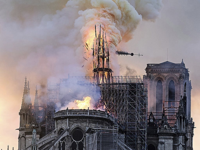   Suche nach Ursache für Großbrand in Notre-Dame  