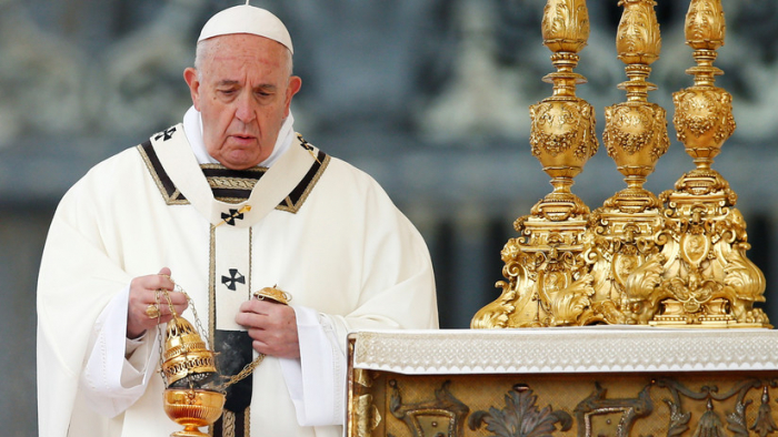     VIDEO:   El papa Francisco oficia la misa de Pascua e imparte la bendición 