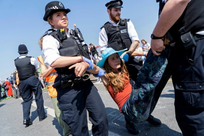 London climate protesters seek talks with government