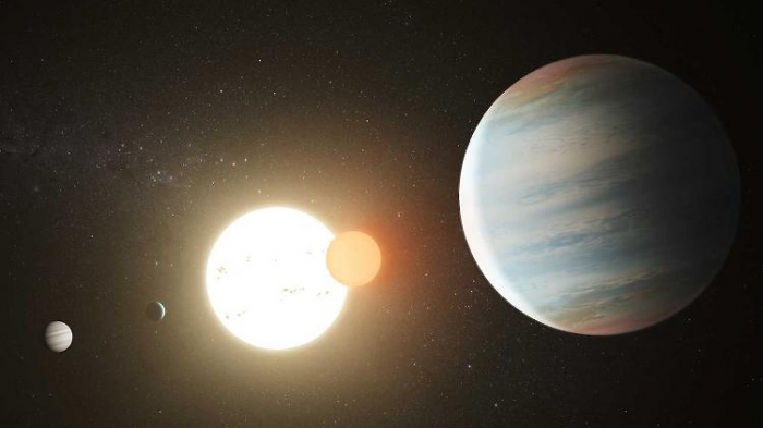   Erster Doppelstern mit drei Planeten entdeckt  