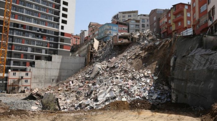       İstanbulda təhlükə    - 26 bina boşaldıldı   