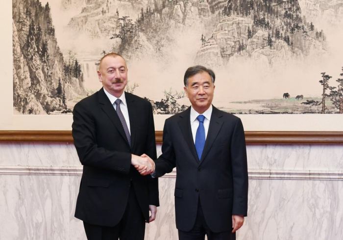  El presidente Ilham Aliyev recibió a un miembro del Buró Político del Comité Central del Partido Comunista de China Wang Yang 