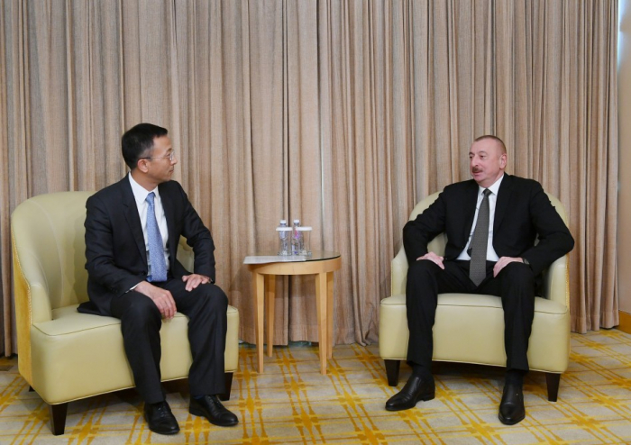  China: Präsident Ilham Aliyev trifft sich mit Präsident von China National Electric Engineering 