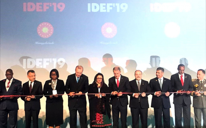  Ministro de Defensa de Azerbaiyan, en "IDEF-2019" 