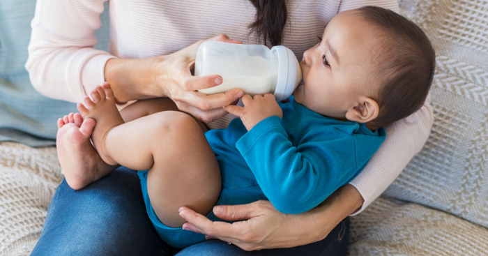 Bottle-fed babies are a more likely to end up obese, study reveals