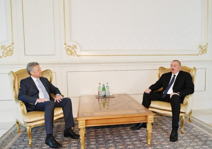  President Ilham Aliyev receives credentials of incoming Argentine ambassador - UPDATED