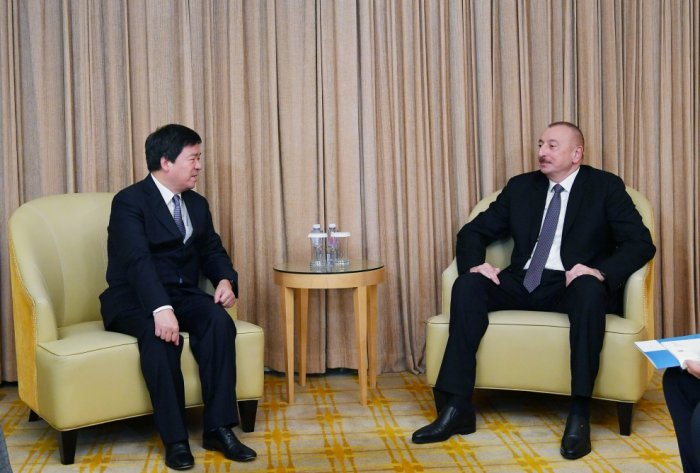  Azerbaijani president meets chairman of ZTE Corporation in Beijing 