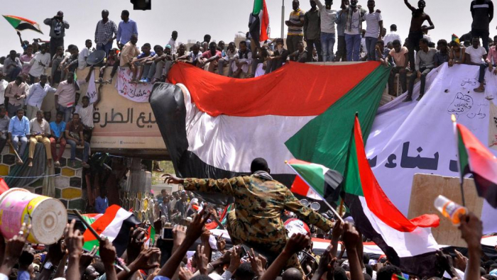   Soudan :   le nouveau pouvoir militaire promet un «gouvernement civil»