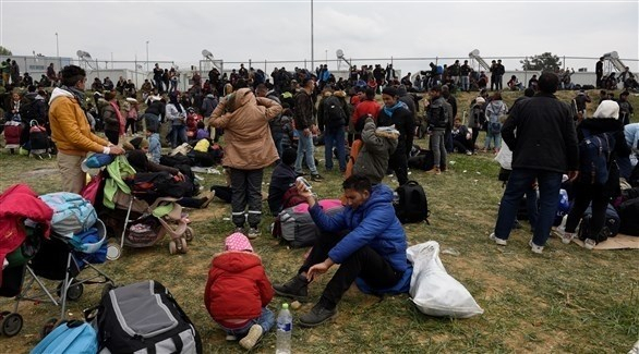 مهاجرون يتظاهرون في اليونان أملاً في العبور إلى أوروبا