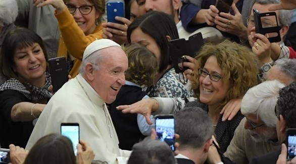البابا: حرروا أنفسكم من الهواتف