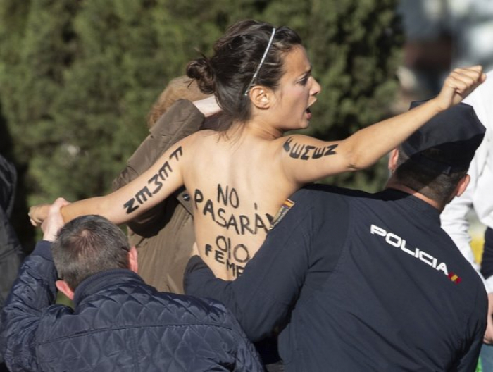 Espagne: les Femen perturbent le dernier meeting du parti d