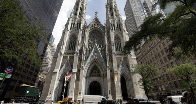 NY police arrest man trying to enter St. Patrick