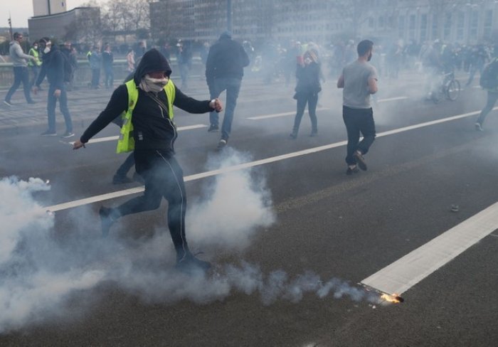 Yellow vest protests enter 21st week amid crackdown by French police