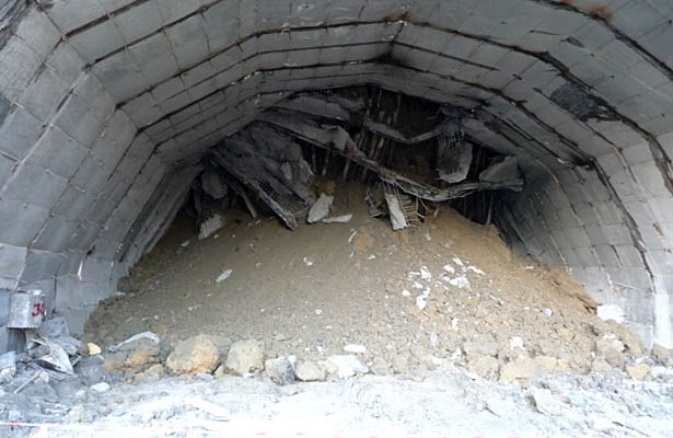 Hindistanda tunel çöküb, azı 10 nəfər ölüb