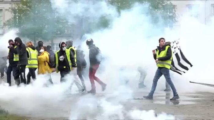   Protesters, police clash in Nantes on 21st round of 