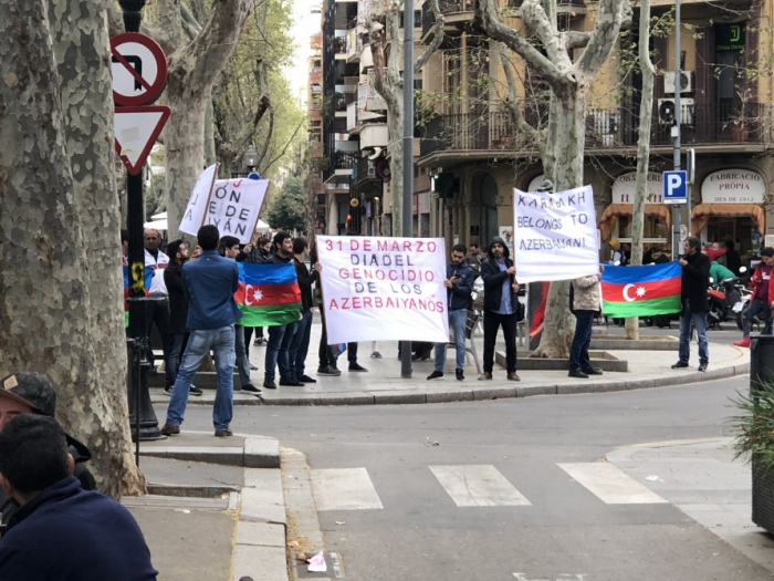   Azerbaiyanos protestan contra la provocación armenia en Barcelona  