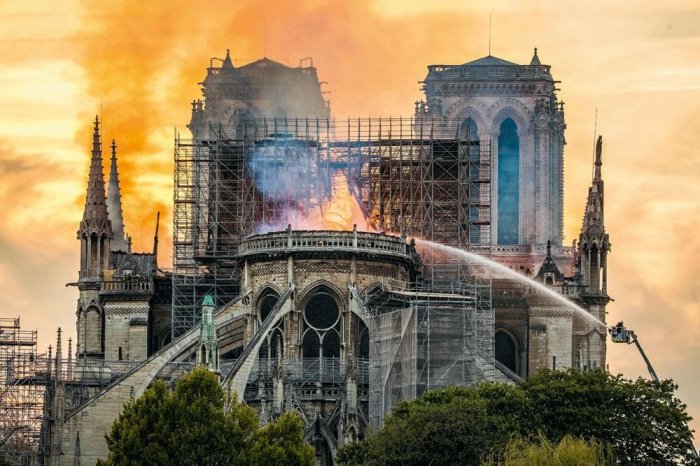   Notre-Dame:   plus de 400 millions d