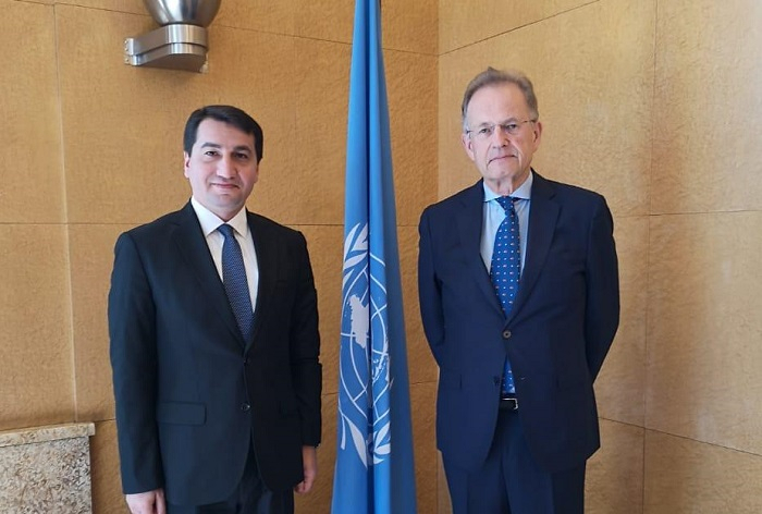   Hikmat Hajiyev se reúne con el jefe de la oficina de la ONU en Ginebra  
