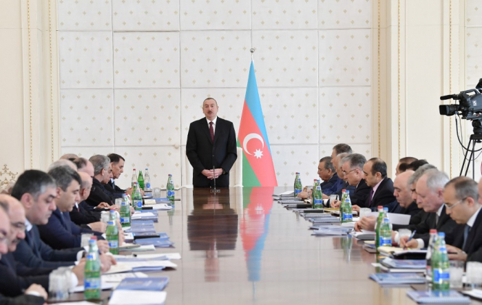   Ilham Aliyev reunió a los ministros  