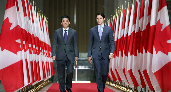 "الصين تسرق عقل ترودو"...رئيس وزراء كندا يقع بالخطأ مرتين خلال لقائه آبي(فيديو)