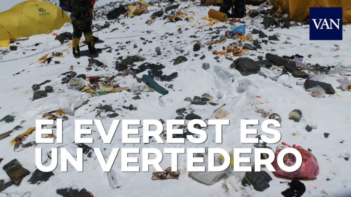 Nepal lanza una operación para limpiar 10.000 kilos de basura en el Everest