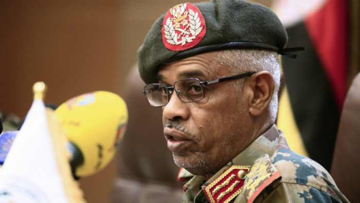 Soudan: le chef du Conseil militaire de transition annonce sa démission