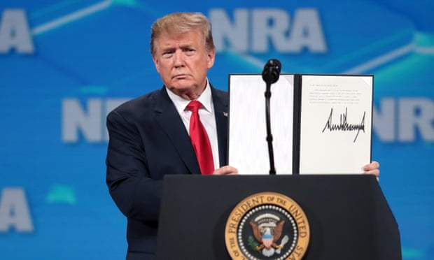 Trump withdraws from UN arms treaty as NRA crowd cheers in delight