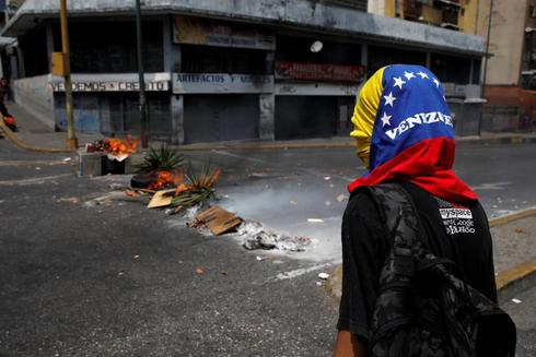 Paramilitares chavistas disparan contra manifestantes en las inmediaciones del Palacio de Miraflores