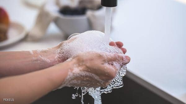 10 أشياء "قذرة" يجب غسل اليدين "فورا" بعد لمسها